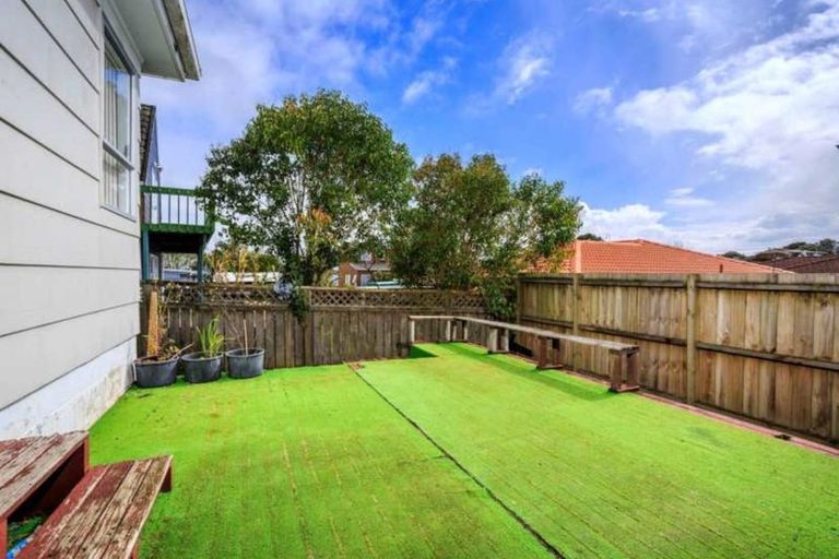 Photo of property in 9/26 Islington Avenue, New Lynn, Auckland, 0600