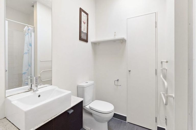 Photo of property in 76c Edmonton Road, Henderson, Auckland, 0612