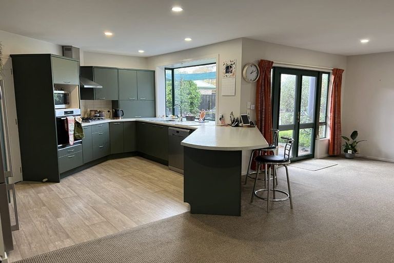 Photo of property in 21 Thornwood Place, Redwood, Christchurch, 8051