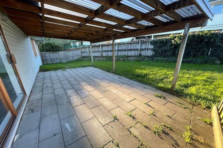 Photo of property in 19 Crompton Road, Massey, Auckland, 0614