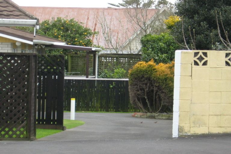 Photo of property in 3/198 Tukapa Street, Westown, New Plymouth, 4310