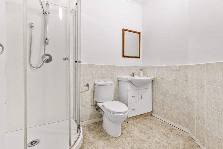 Photo of property in 10 Beauchamp Drive, Massey, Auckland, 0614