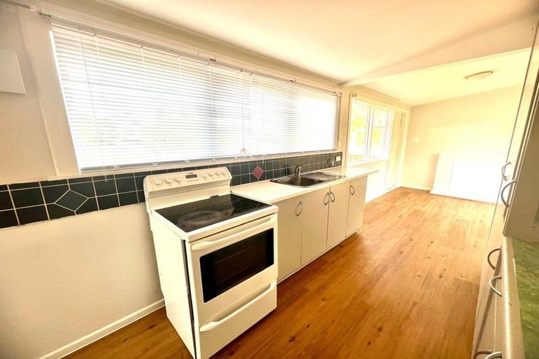 Photo of property in 16 Savoy Road, Glen Eden, Auckland, 0602