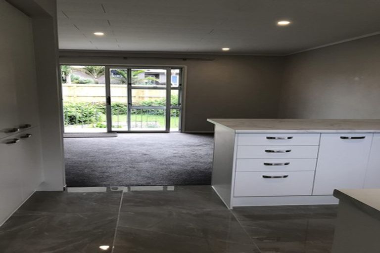 Photo of property in 3/200 Te Atatu Road, Te Atatu South, Auckland, 0610