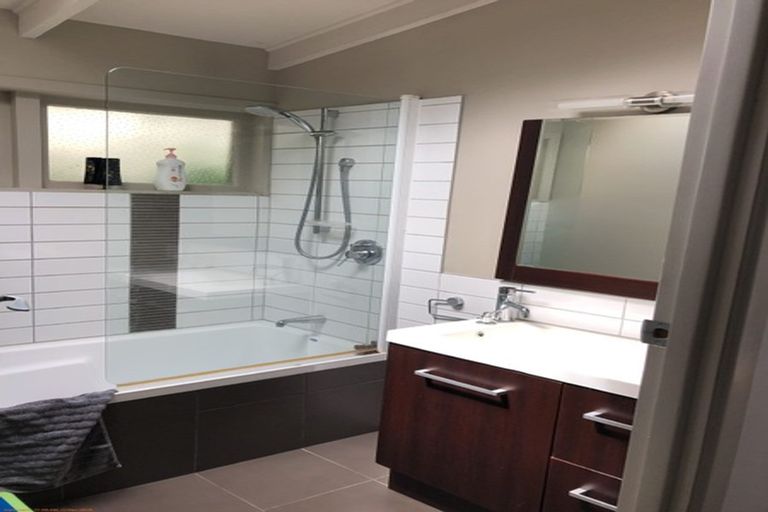 Photo of property in 4 Manutara Avenue, Forrest Hill, Auckland, 0620