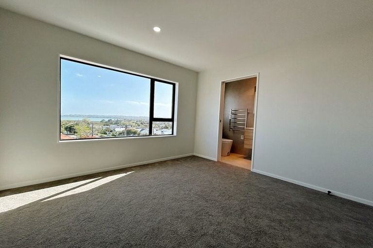 Photo of property in 2/1 Egremont Street, Belmont, Auckland, 0622
