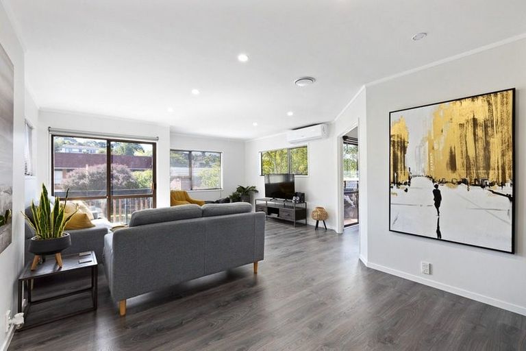 Photo of property in 20 Sandiacre Way, Browns Bay, Auckland, 0630