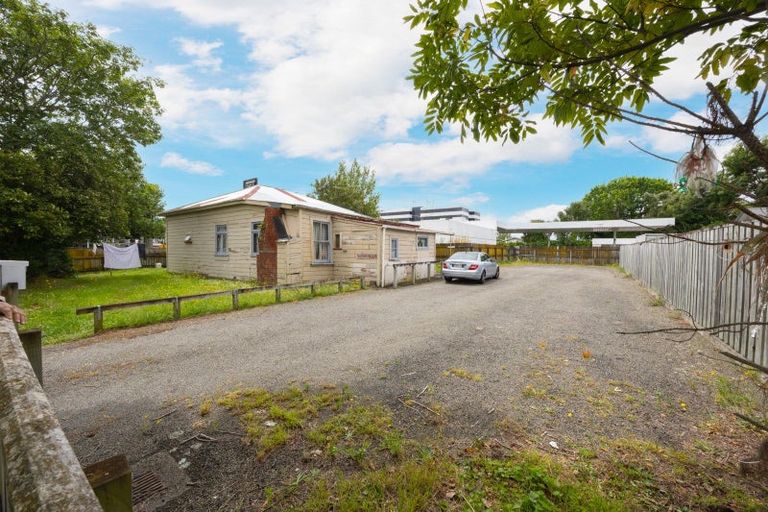 Photo of property in 1 Ranfurly Street, Palmerston North, 4410