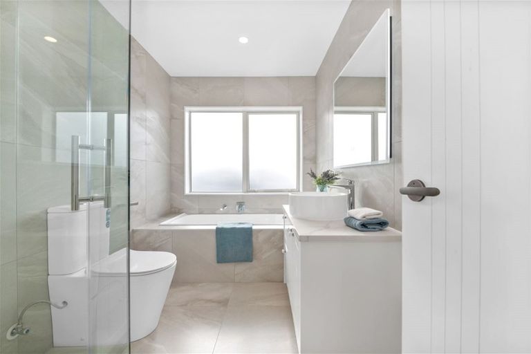 Photo of property in 13 Drumconnell Drive, Flat Bush, Auckland, 2019