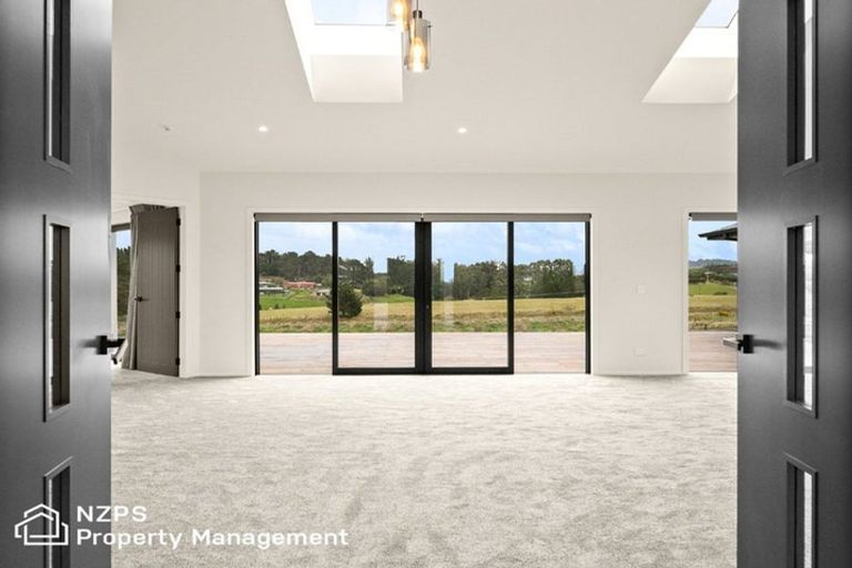 Photo of property in 16 Tunnel Beach Road, Blackhead, Dunedin, 9076