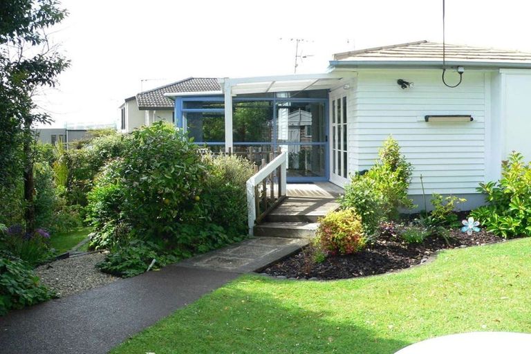 Photo of property in 1/831 Beach Road, Browns Bay, Auckland, 0630