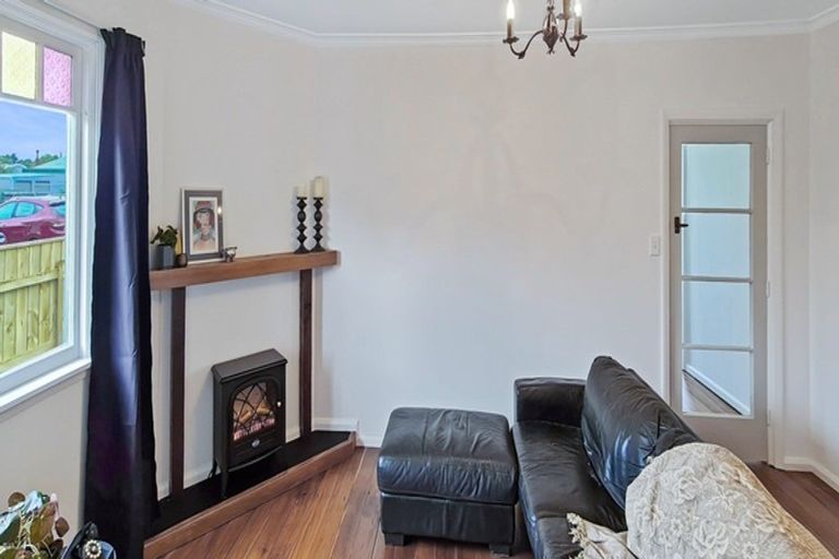 Photo of property in 23 Ross Street, Marton, 4710