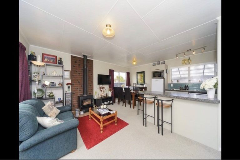 Photo of property in 35 Peter Hall Drive, Kelvin Grove, Palmerston North, 4414