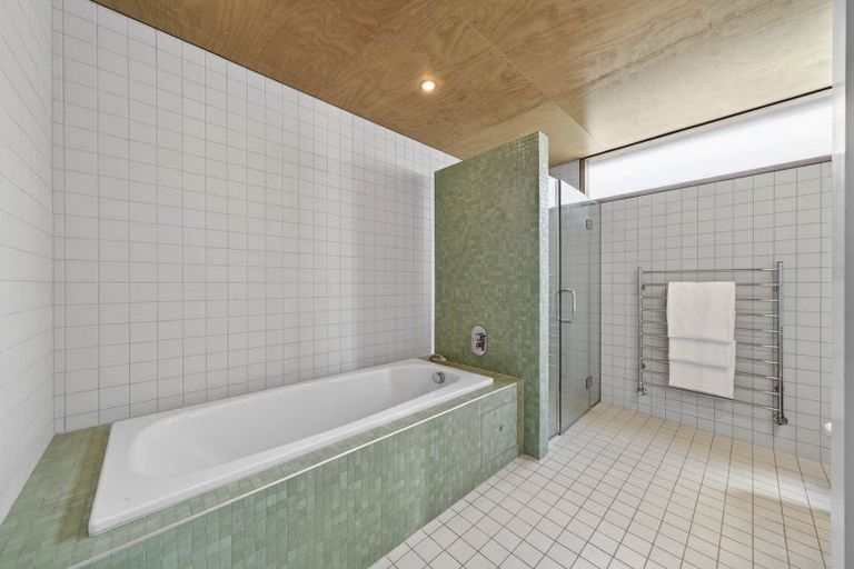 Photo of property in 94 Stanley Point Road, Stanley Point, Auckland, 0624