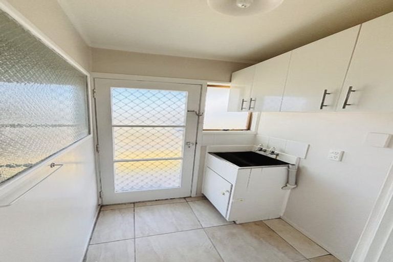 Photo of property in 60 Strid Road, Te Atatu South, Auckland, 0610