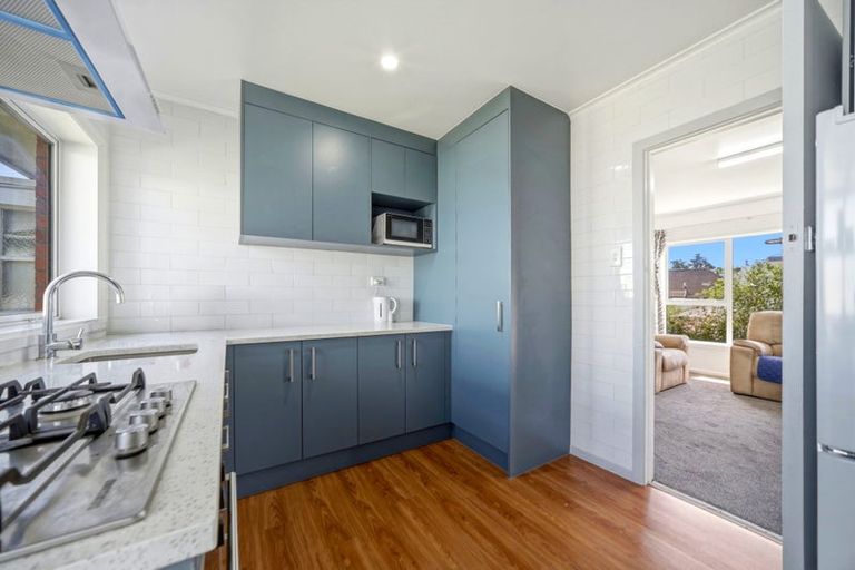 Photo of property in 2/270 East Coast Road, Forrest Hill, Auckland, 0620