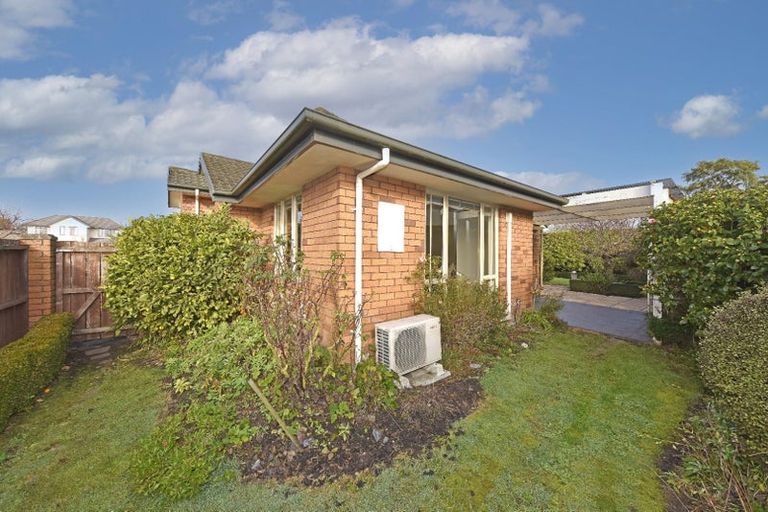 Photo of property in 8 Scarlet Lane, Redwood, Christchurch, 8051