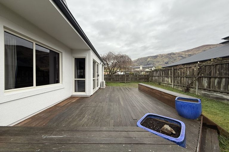 Photo of property in 42 Meadowstone Drive, Wanaka, 9305