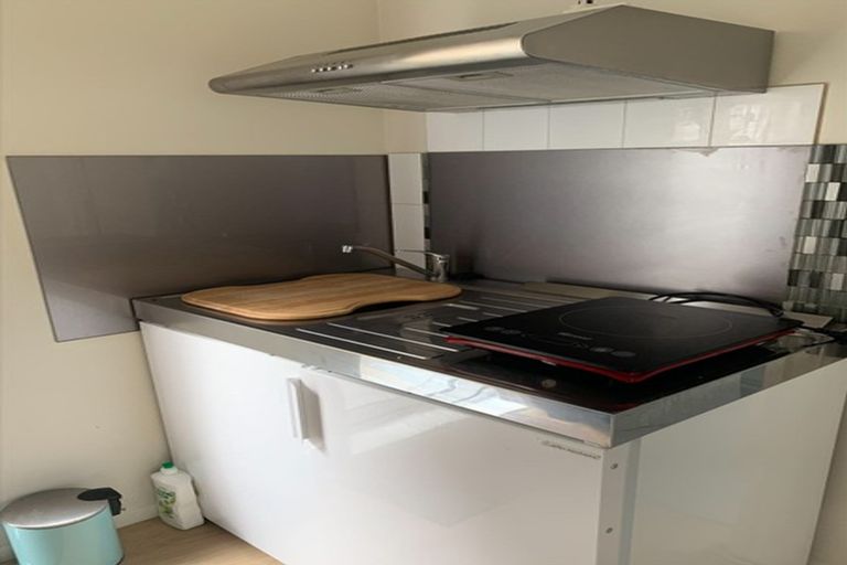 Photo of property in 73 Tamahere Drive, Glenfield, Auckland, 0629