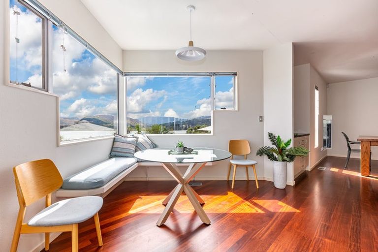 Photo of property in 28 Molyneux Close, Whitby, Porirua, 5024