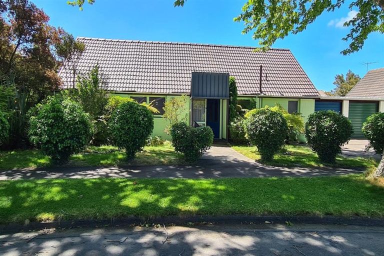 Photo of property in 6 Egmont Place, Bishopdale, Christchurch, 8051