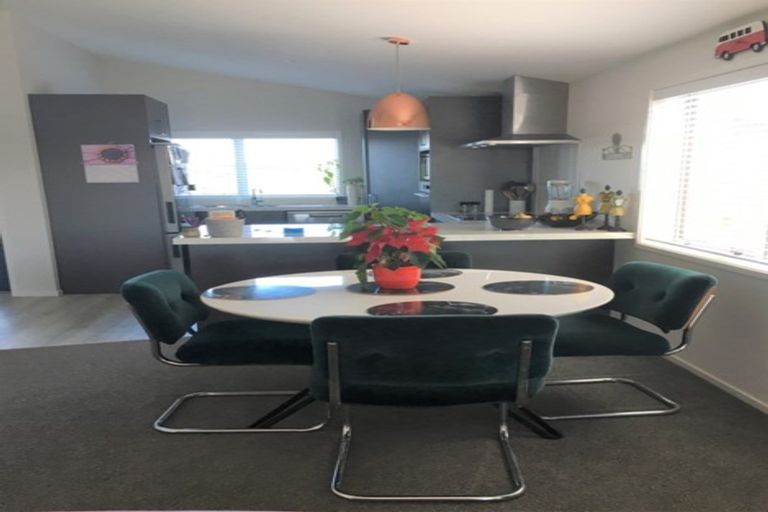 Photo of property in 16 Fuller Street, Papamoa Beach, Papamoa, 3118