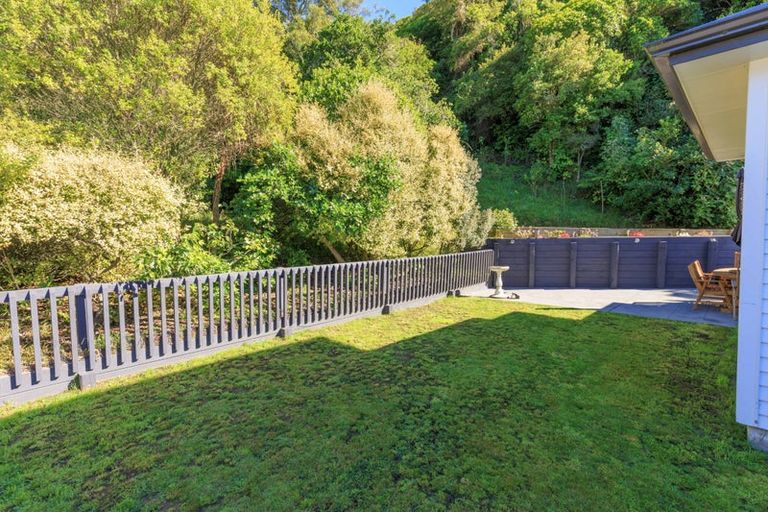 Photo of property in 6 Chippenham Grove, Churton Park, Wellington, 6037