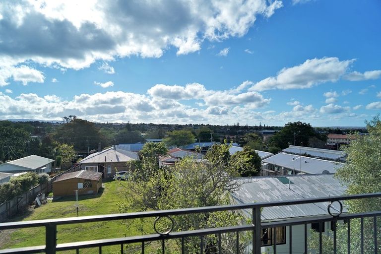 Photo of property in 12/6 Islington Avenue, New Lynn, Auckland, 0600