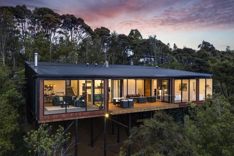 Photo of property in 182 Scenic Drive, Titirangi, Auckland, 0604