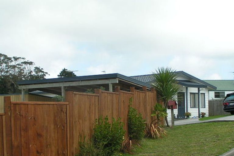 Photo of property in 6 Cloghan Close, Massey, Auckland, 0614