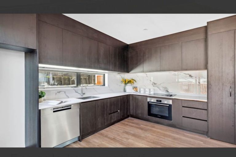 Photo of property in 12 Woodhouse Place, West Harbour, Auckland, 0618
