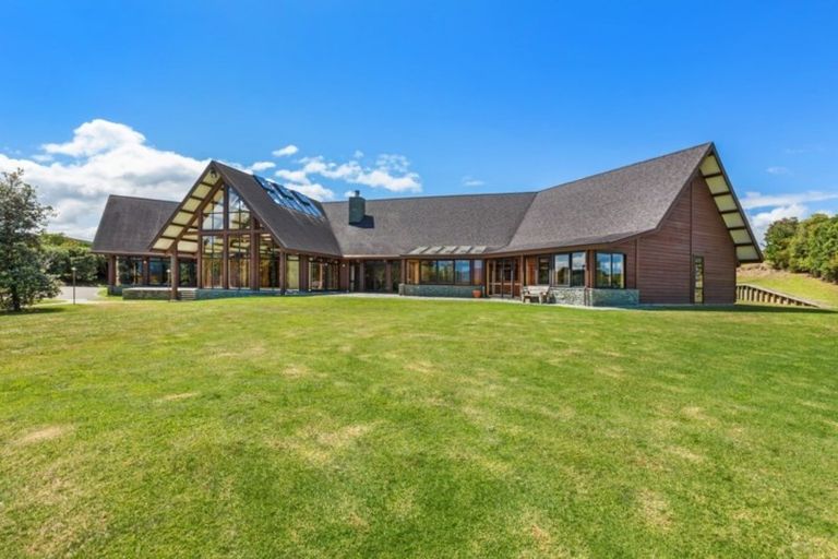 Photo of property in 132 Milne Drive, Paraparaumu, 5032