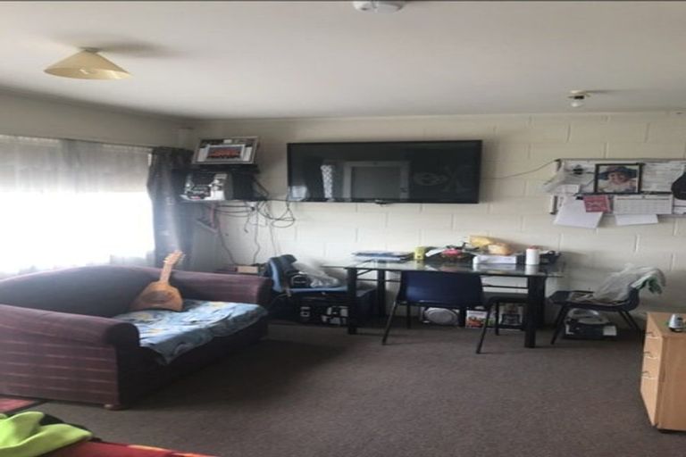 Photo of property in 1 Kenton Lane, Mangere, Auckland, 2022