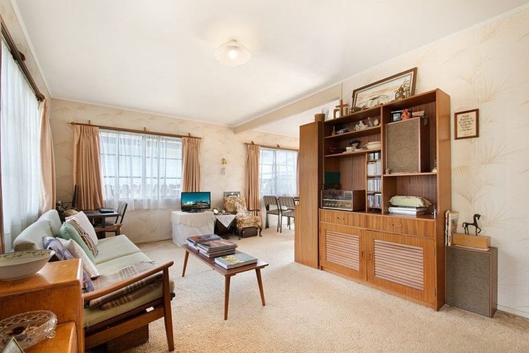 Photo of property in 1/215 Waitemata Drive, Ranui, Auckland, 0612