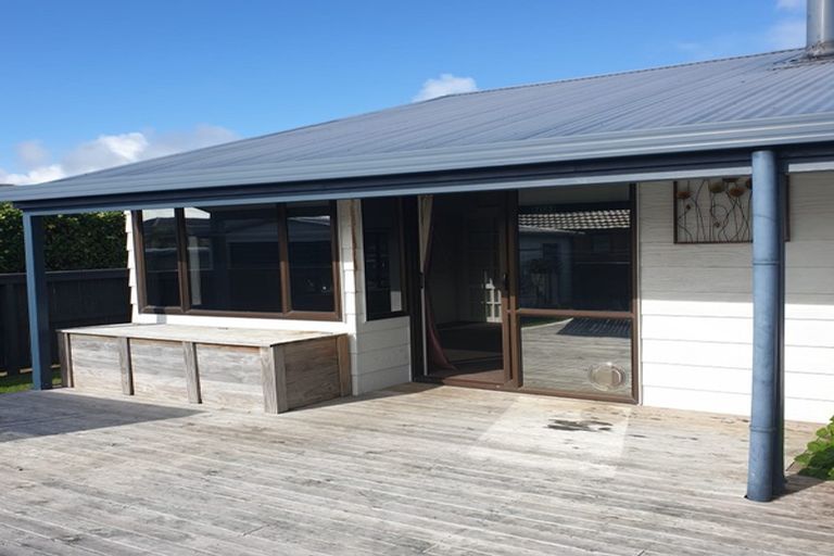 Photo of property in 82 Sandspit Road, Waiuku, 2123