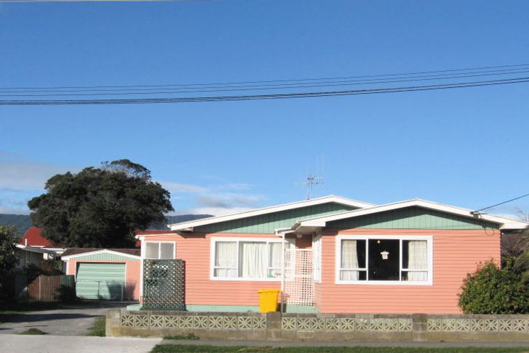Photo of property in 20 Aotaki Street, Otaki, 5512
