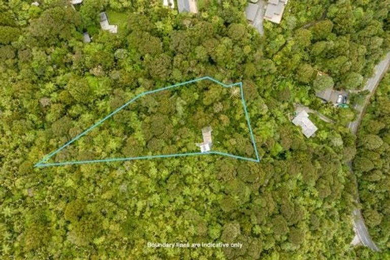 Photo of property in 408a Scenic Drive, Waiatarua, Auckland, 0612