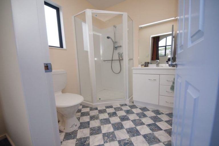 Photo of property in 33 Amesbury Drive, Churton Park, Wellington, 6037