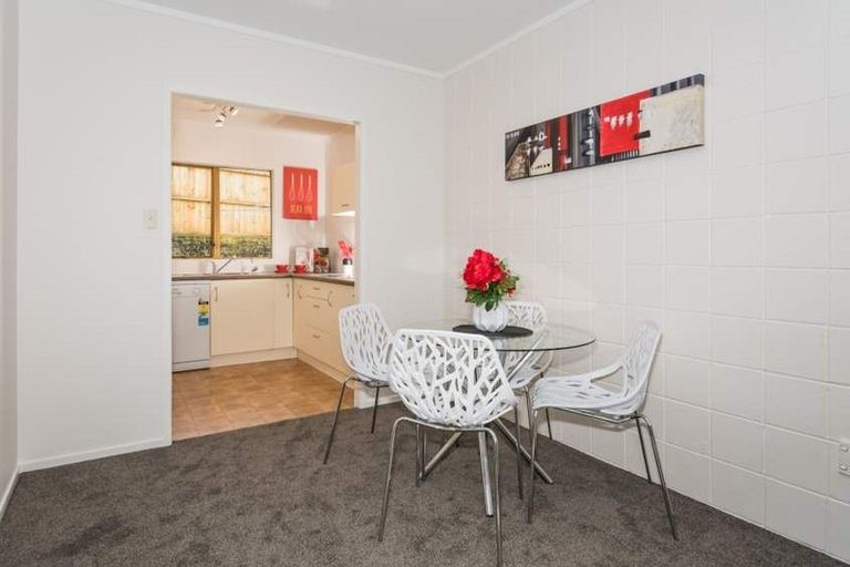 Photo of property in 1/14 Hollyhock Place, Browns Bay, Auckland, 0630