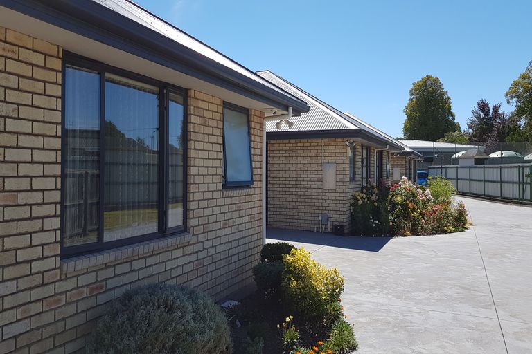 Photo of property in 2/13 Hobson Street, Woolston, Christchurch, 8023