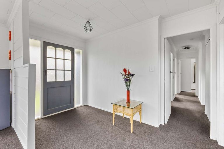 Photo of property in 102 Heta Road, Highlands Park, New Plymouth, 4312