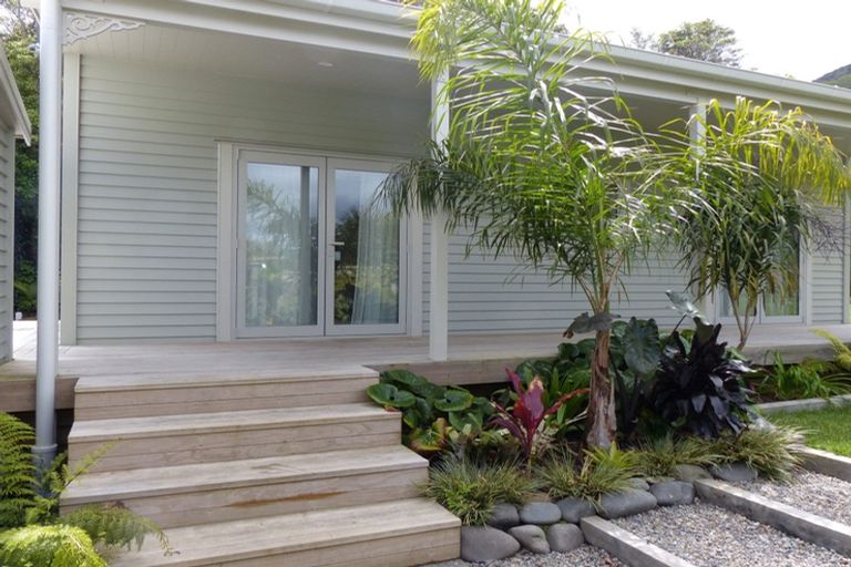 Photo of property in 19 Kakariki Grove, Waikanae, 5036