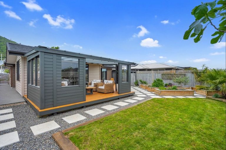Photo of property in 11 Mahia Lane, Waikanae, 5036