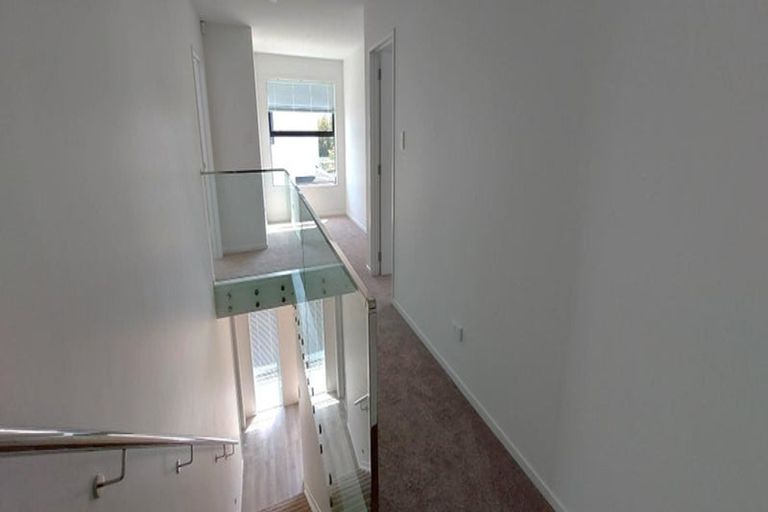 Photo of property in 20b Mackenzie Street, Te Atatu South, Auckland, 0610