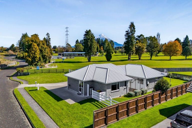 Photo of property in 2 Mercade Close, Stratford, 4332