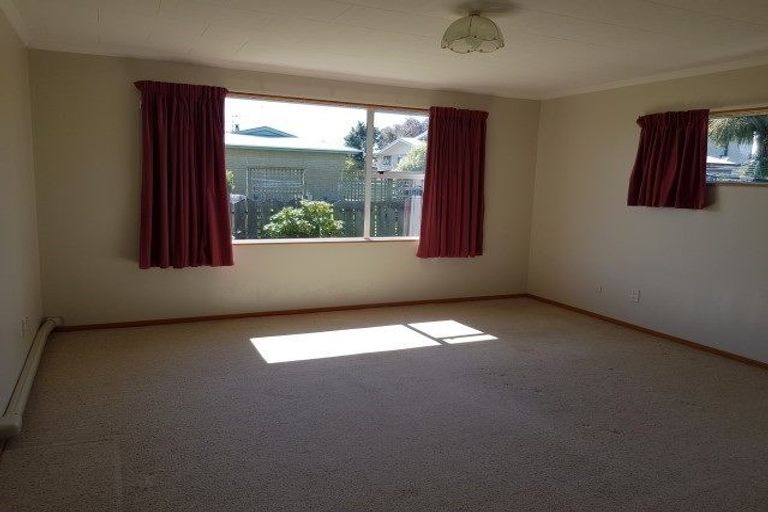 Photo of property in 1 Calder Place, Winton, 9720