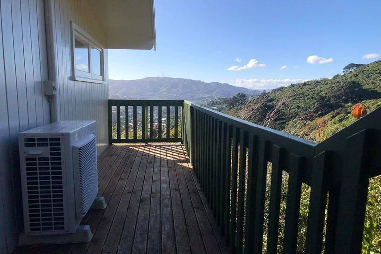 Photo of property in 55 Huntingdon Street, Northland, Wellington, 6012