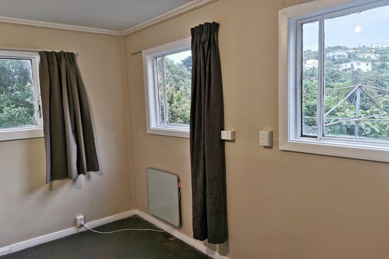 Photo of property in 88 Newlands Road, Newlands, Wellington, 6037