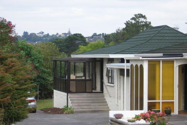Photo of property in 2/20 Sartors Avenue, Northcross, Auckland, 0630