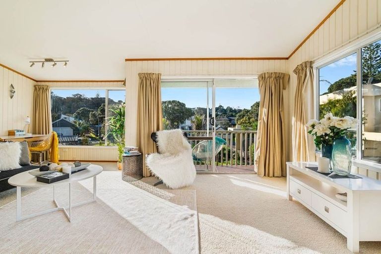 Photo of property in 2/4 Arkles Strand, Arkles Bay, Whangaparaoa, 0932